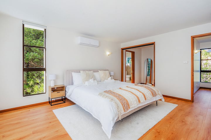 سرير كينج، غرفة ملابس، حمام داخلي