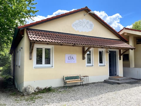 LTA Apartment - 5 bedrooms with bathroom - single beds