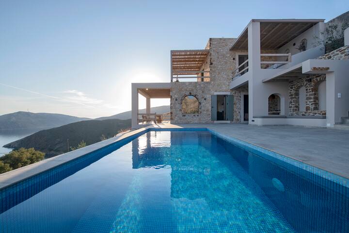 Kalavros Deluxe Villa gallery image 3