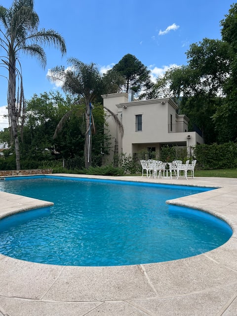 Top Airbnb: To the Bridge and Palo-Casa del Árbol in San Lorenzo