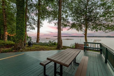 Scenic, Spacious Riverside Retreat | Ropeyarn