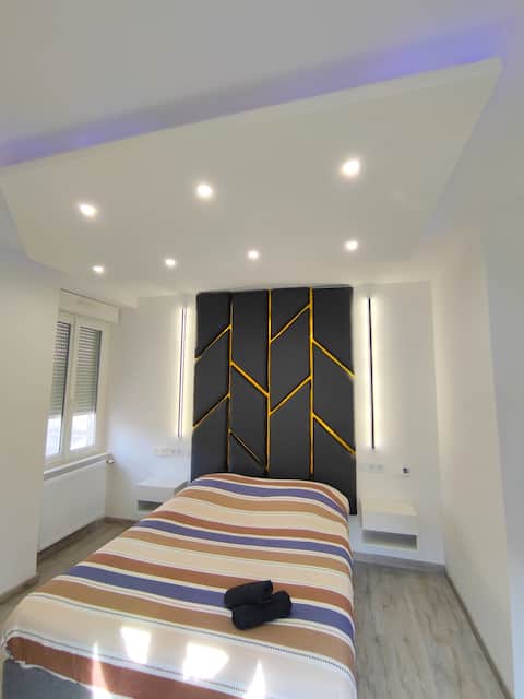 CinéLux - Entire home [Free Parking]