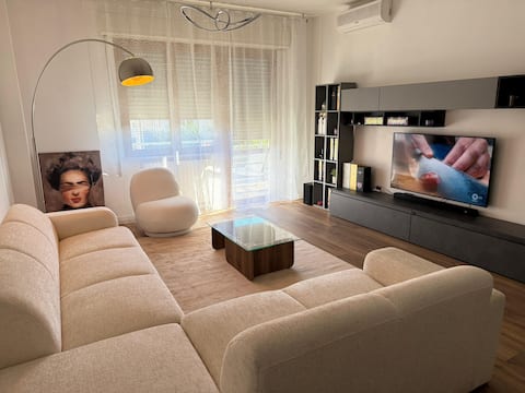 Elegant 100sqm Apt • 150m Beach + Parking