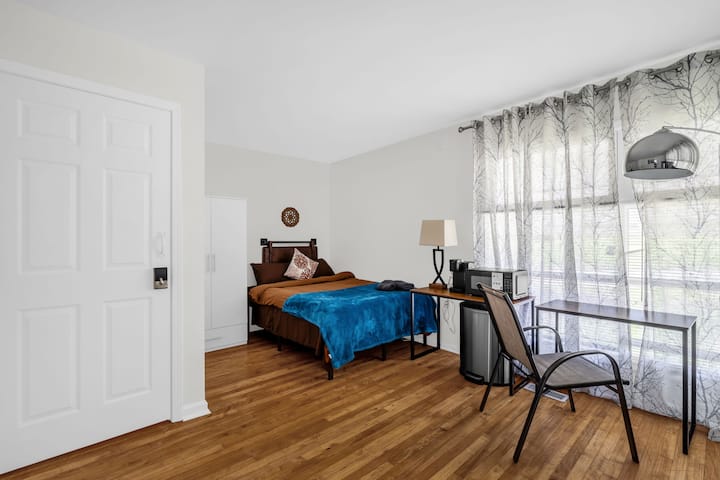Room D Is A Deal For Long Stays! - Greensboro, NC