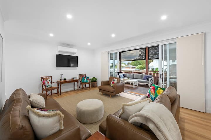 Ellangowan - Renovated Family Home With Large Deck - Toowoomba