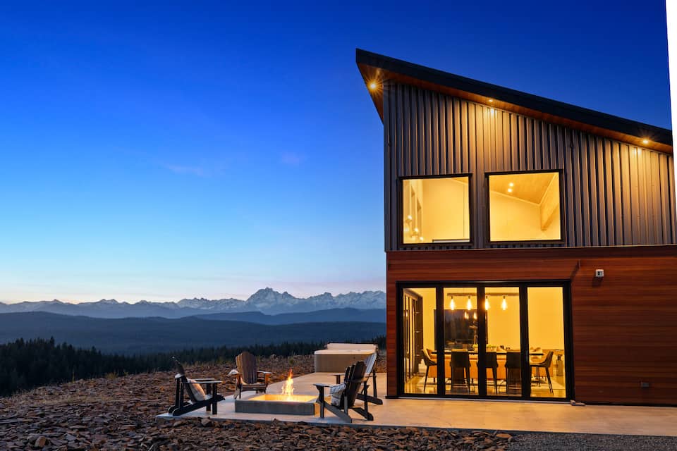 A ridge-top house above the Cle Elum Valley, Cle Elum, Washington, United States, photo 4 of 10