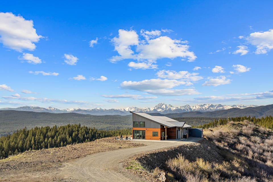 A ridge-top house above the Cle Elum Valley, Cle Elum, Washington, United States, photo 10 of 10