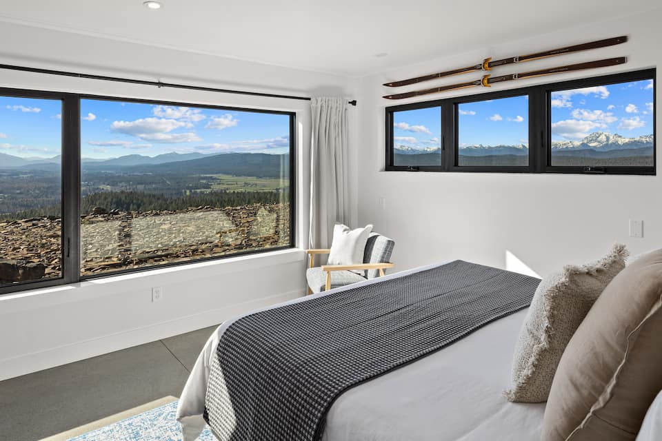 A ridge-top house above the Cle Elum Valley, Cle Elum, Washington, United States, photo 7 of 10