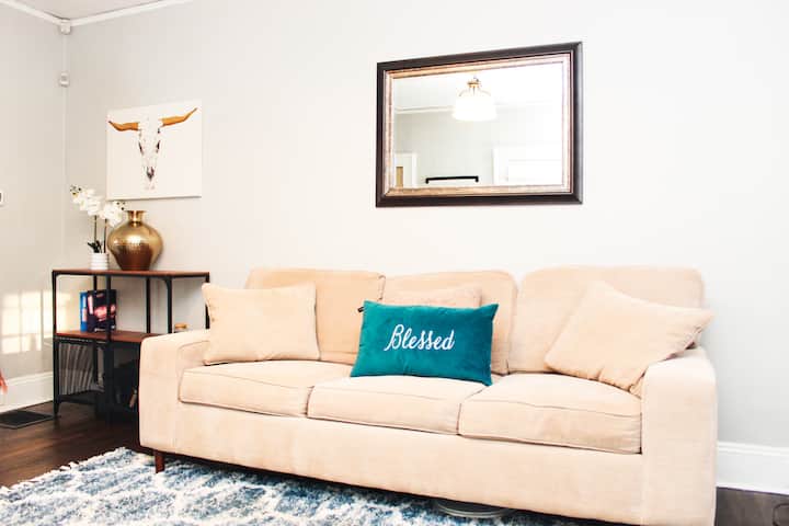 Malkia wa kulala atalala watu wazima wawili au watoto 3 wadogo. 