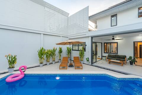 *Spacious Family Villa w/ Pool & Bathtub V215
