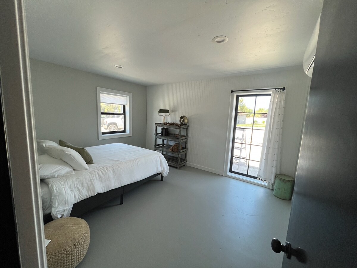 Jeden matrac veľkosti queen.