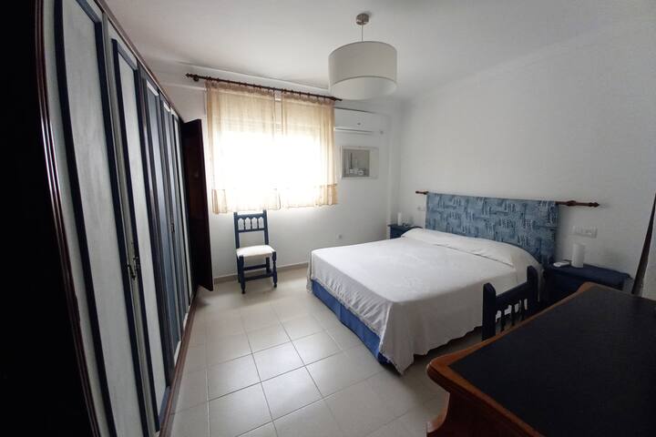 Соба - брачен кревет (широк 150-1