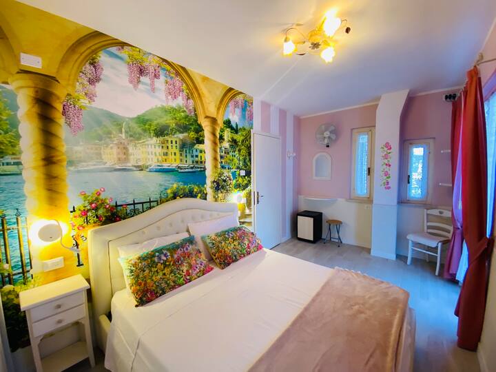 letto matrimoniale, aria condizionata, ventilatore, riscaldamento, frigobar, armadio, cassaforte, accesso alla terrazza privata