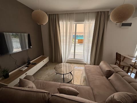 Capital I - Lakeside luxury apartment