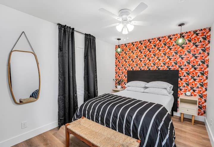 Uptown Peach ~ Fast Wifi ~ Quiet & Creative Space - Waco, TX