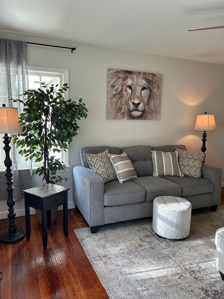 Cozy Coastal Cottage - Panama City, FL