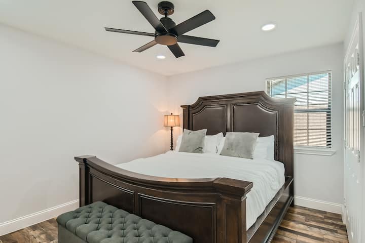 Charming Greenbrook Home Near Dining, Parks & Fun - 卡羅爾頓