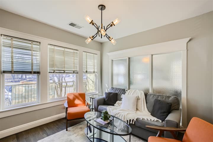 Lemmon 103: Modern Comfort In Oak Lawn - Dallas, TX