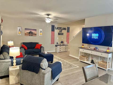Top Airbnb: Seaworld|3 Miles BMT| Sleeps16| Downtown| Arcade in United Southwest