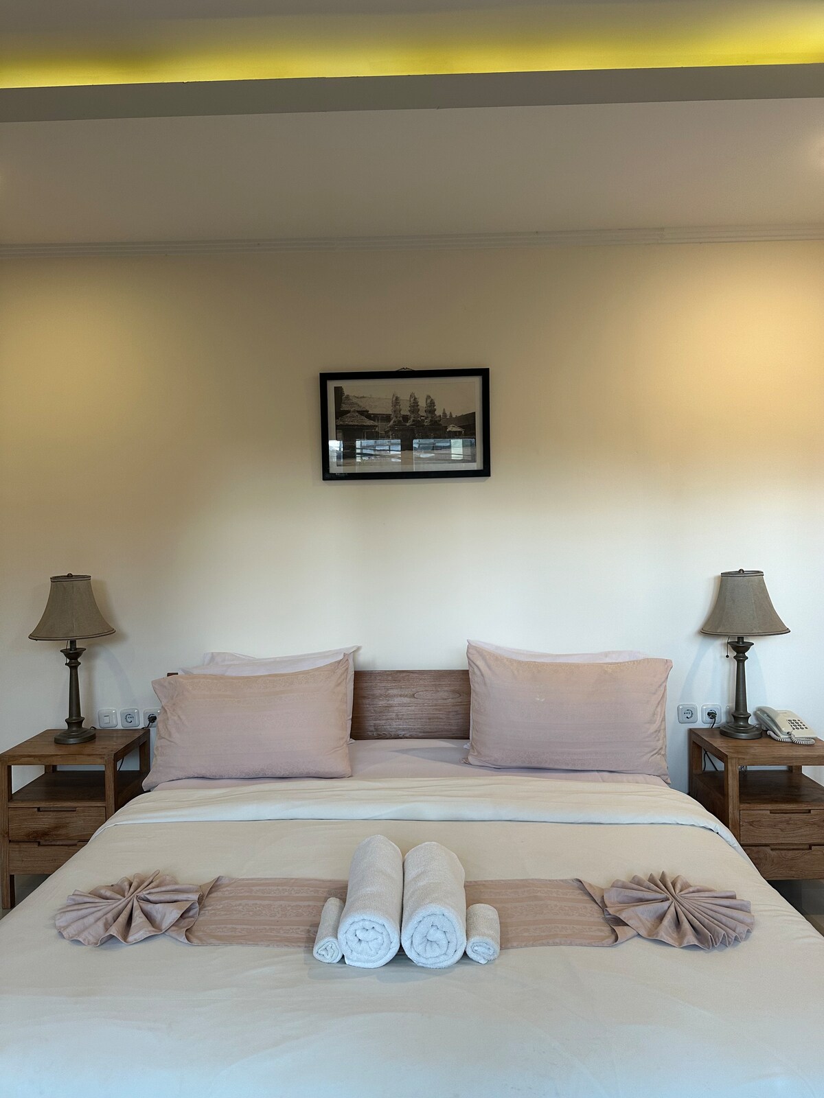 Villa in Kuta Utara · 2 bedrooms · 2 beds · 2 private baths, Airbnb comparable