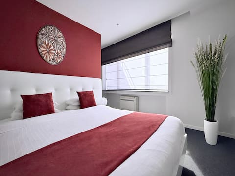 Spacious 1BR Flat Time Capsule by Place Stéphanie