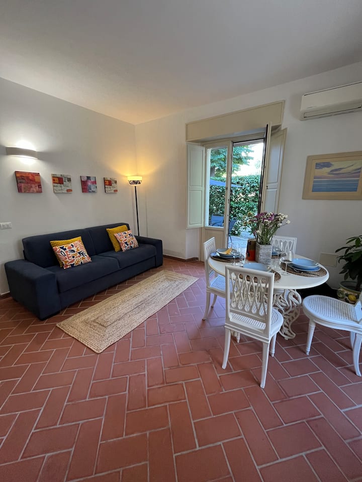 Bilocale In Villa D'epoca - Livorno