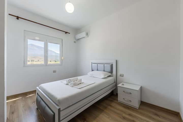 Bedroom 2 with a single bed