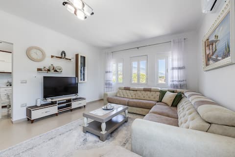 Hometown Apartment 2 | Spacious 3BR