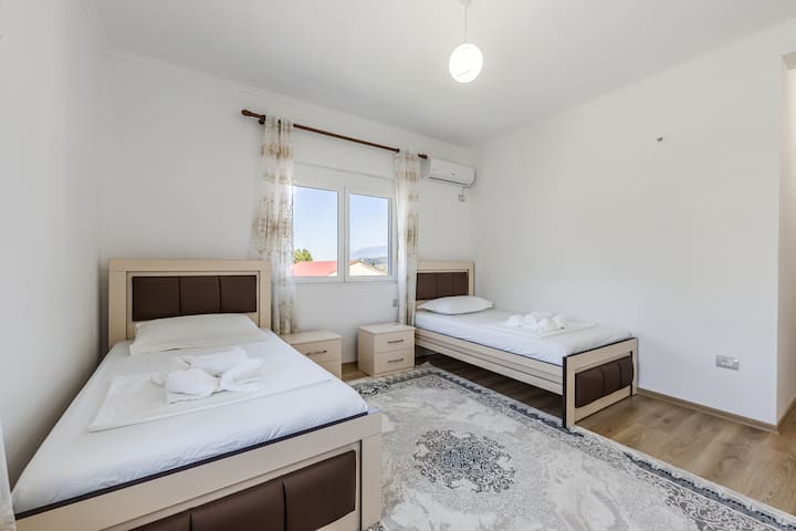 Bedroom 3 with two single beds