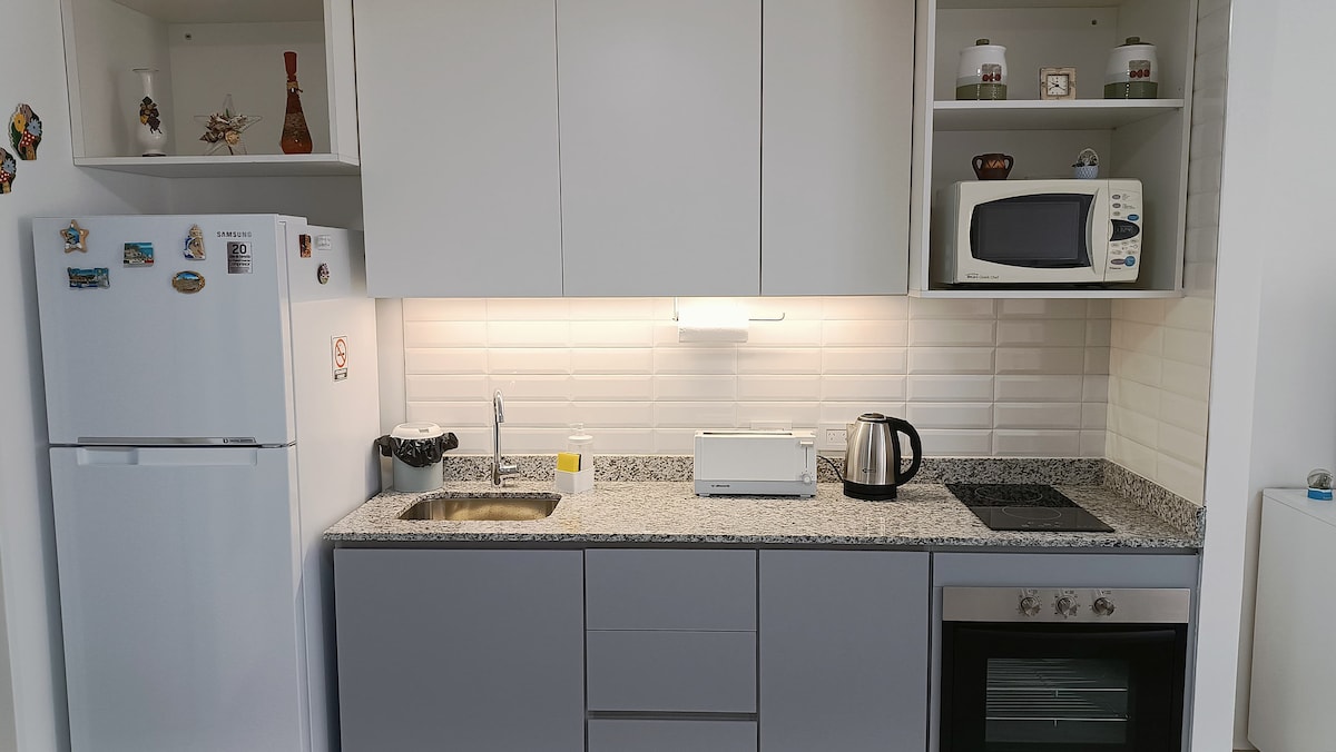 Popular Airbnb listing: V.Devoto - Bright studio apartment in Villa Devoto