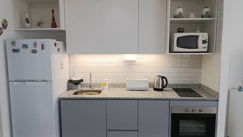 Anuncio de Airbnb popular: V.Devoto - Bright studio apartment en Villa Devoto