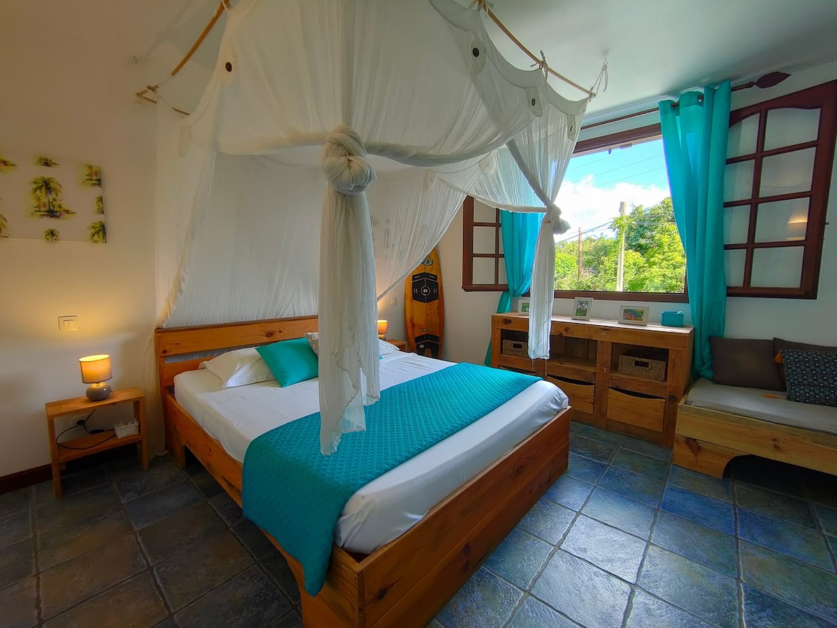 Rum nr1 
160 cm luftkonditionerad säng med eget badrum. 