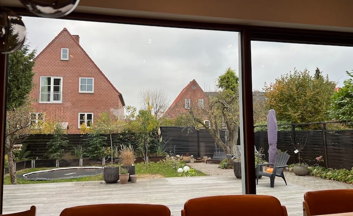 Hus Og Have Tæt På Strand Og By. - Copenhagen