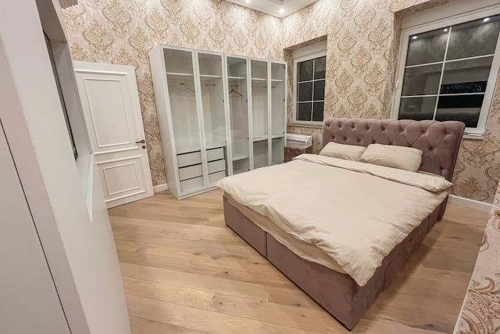 Schlafzimmer 1