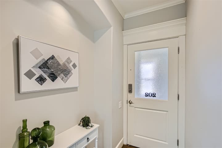 Lemmon 202: Modern 2br Retreat In North Dallas - Dallas, TX
