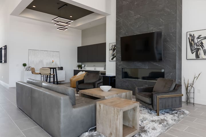 Summerlin Guard Gated Cul de Sac One Story Rambler