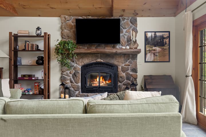 Hilltop Hideaway- Fire Pit, Hot Tub, Mountain View - Millbrook, NY