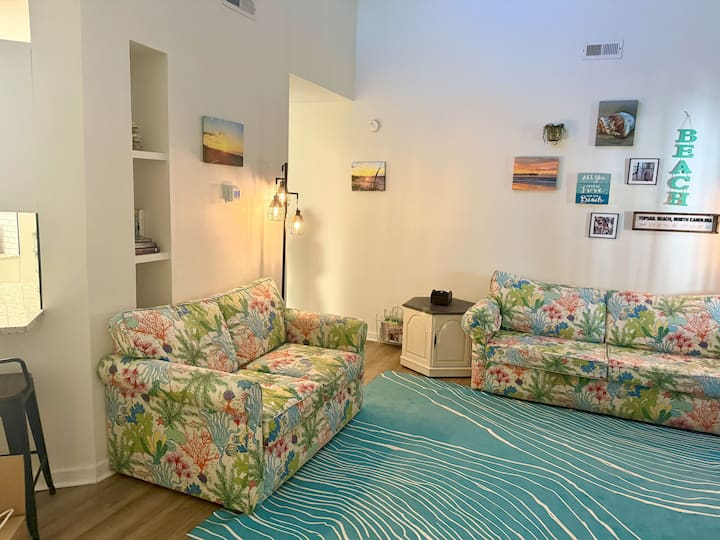 Charming 2-bedroom Condo - Hampstead, NC