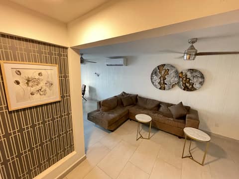 Popular Airbnb listing: Family home with large garden/barbecue area/garage in Ciudad Santa Catarina