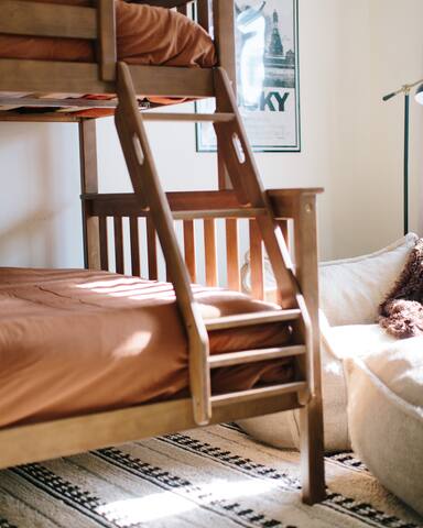 Hilltop Views! Large 5BR Home + Private Guesthouse gallery image 5