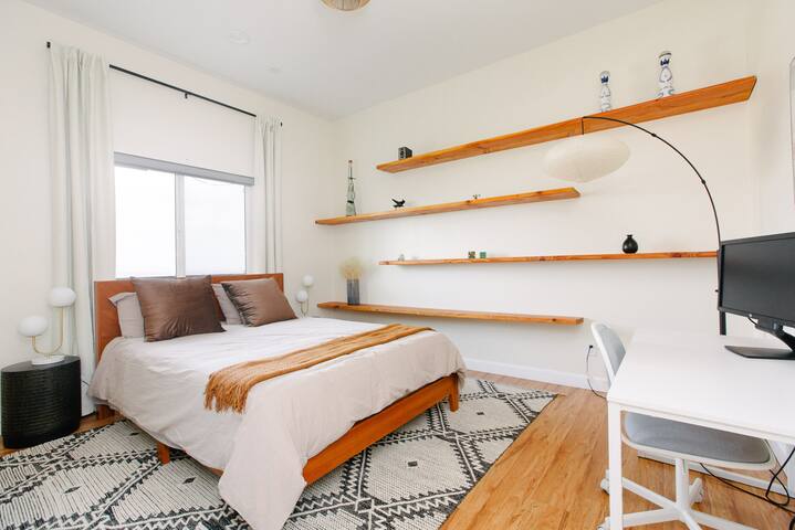 Hilltop Views! Large 5BR Home + Private Guesthouse gallery image 4