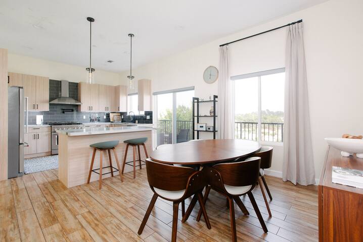 Hilltop Views! Large 5BR Home + Private Guesthouse gallery image 3