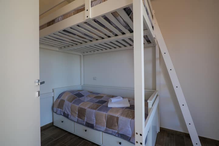 Schlafzimmer 1