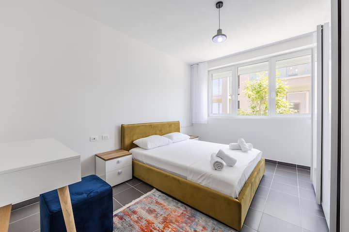 ห้องนอนพร้อมเตียงคู่