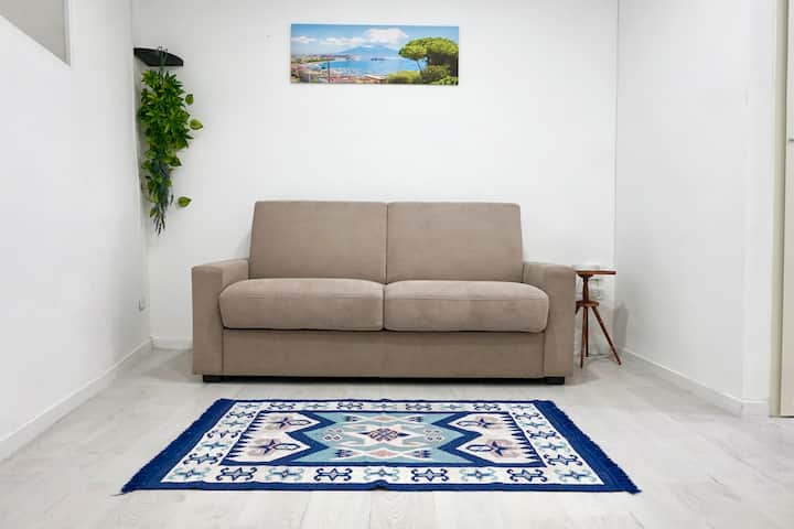 Cozy Studio In Sanità • Near Museo & Cavour - ナポリ