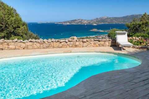 Villa with Private Pool and 180-degree sea view