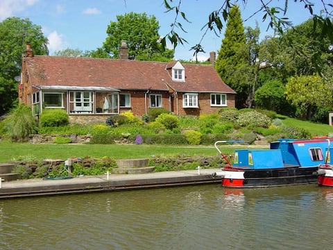 Waterside Cottage - Sleeps 11