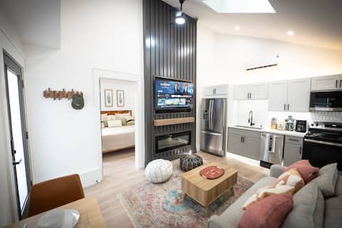 Top performing Airbnb: Pomegranate Place Cottage in the Heart of Atlanta in Ormewood Park