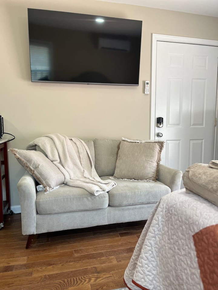 The Nook
Sleeps 2 - 1bed-1bath - Decatur, AL