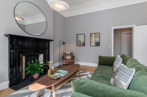 Popular Airbnb listing: Luxurious 2 Bed City Apartment in Donnybrook
